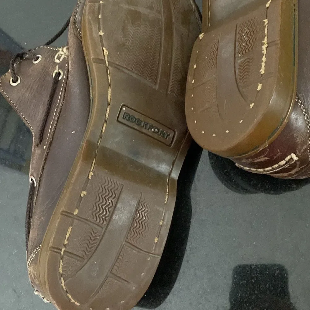 9 1/2 Rockport boat shoes, leather brown